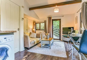 Kingfisher Lakeside Lodge