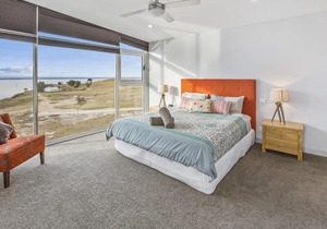 Kings Landing - Luxury Waterfront and STUNNING views