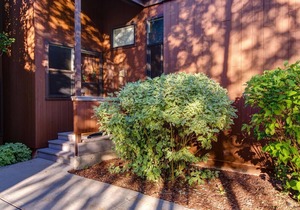 Kings Retreat! Walk to Ski Lifts-Year Round Pool and Hot Tub! Golf Course View!