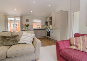 KIRKSTONE LODGE, romantic, character holiday cottage in Windermere