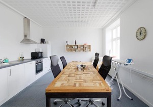 Kongensgade 32. 1 floor to the right