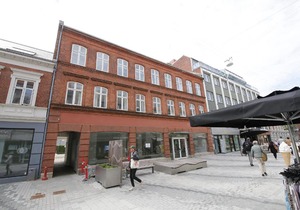 Kongensgade 32. 1 floor to the right