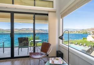 Lake Chelan Shores Blue Water Escape - Close to Beach and Amenities!