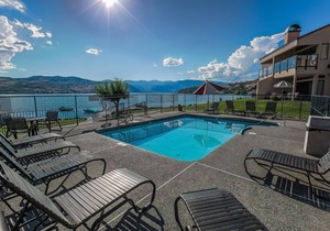 Lake Chelan Shores Blue Water Escape - Close to Beach and Amenities!
