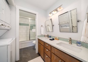 Lake Chelan Shores Blue Water Escape - Close to Beach and Amenities!