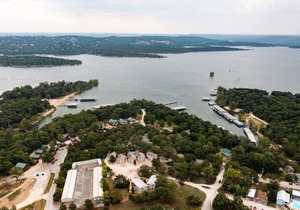 Lake Lodge B - Resort Next to Silver Dollar City!