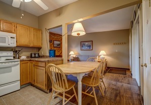 Lake Winni Haven: 3BR Condo, Deck, Full Kitchen
