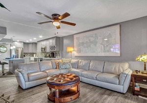 Lakefront Family, 3 Bedroom, 2 Bath, Private Patio, Heated Pool, Jacuzzi