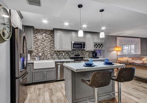Lakefront Family, 3 Bedroom, 2 Bath, Private Patio, Heated Pool, Jacuzzi