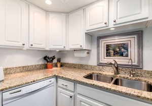 LAKEFRONT! RAVE REVIEWS! waterfalls,creek,walking trails, wildlife