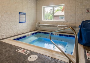 Lakeview Condo w/ Deck, Pool/Hot Tub, & Close Beach Access - Near Skiing
