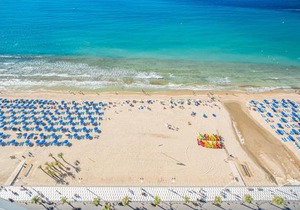 Las Damas 23-E Levante Beach