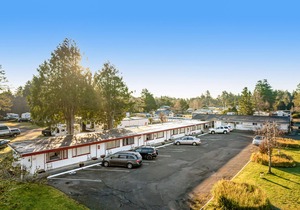 Lavender hideaway for two with fast WiFi & a kitchenette - one dog welcome