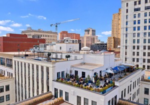 Lavish Downtown Condo with Rooftop Lounge 337