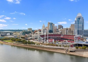 Lavish Downtown Condo with Rooftop Lounge 337