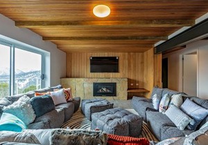 Le Chalets- King of the mountain- sleeps 18 by ABM