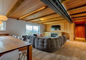 Le Chalets- King of the mountain- sleeps 18 by ABM