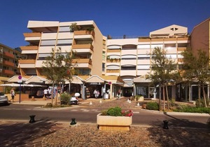 Le Lavandou, Charming cabin studio to rent for 4 people, seaview, direct access to the beach