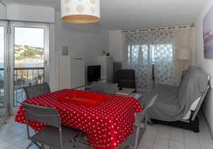 Le Lavandou, Nice one-bedroom to rent for 4 people, seaview, steps from the beach