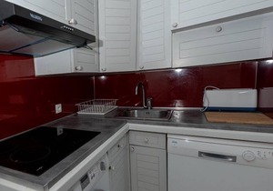 Le Lavandou, Nice one-bedroom to rent for 4 people, seaview, steps from the beach