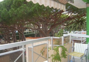 Le Lavandou, Nice studio apartmentto rent for 2 people, garden view, direct access to the sea