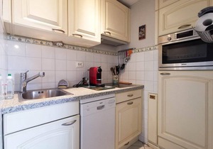 Le Lavandou, One bedroom apartment to rent for 4 people, sea view, direct access to the beach