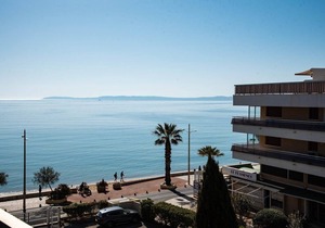 Le Lavandou, One bedroom apartment to rent for 4 people, sea view, direct access to the beach