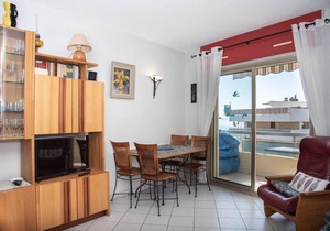 Le Lavandou, One bedroom apartment to rent for 4 people, sea view, direct access to the beach