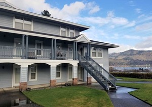 Light & Bright - 2 Bedrooms, 2 Bathrooms - Blocks from Downtown with River Views