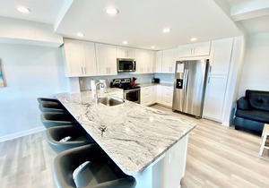 LINENS & DAILY ACTIVITIES INCLUDED! OCEANFRONT/BOARDWALK BUILDING W/ROOFTOP POOL Completely remodeled kitchen with all-new cabinets and appliances, open floor plan and eat-at counter.