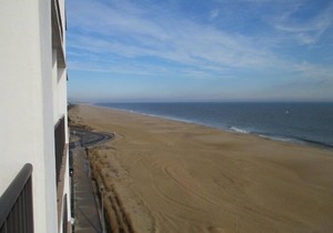 LINENS & DAILY ACTIVITIES INCLUDED*! OCEANFRONT/BOARDWALK BUILDING W/ROOFTOP POOL Oceanfront living at its finest. Enjoy this 3 bedroom, 3 full bathroom unit with recent upgrades