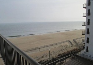 LINENS & DAILY ACTIVITIES INCLUDED*! OCEANFRONT/BOARDWALK BUILDING W/ROOFTOP POOL Oceanfront living at its finest. Enjoy this 3 bedroom, 3 full bathroom unit with recent upgrades