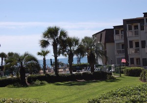 Located in popular Forest Dunes area and close to many venues!
