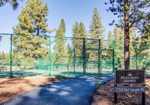 Located on the Woodlands Golf Course, A/C, Free WiFi, Hot Tub - CHER06