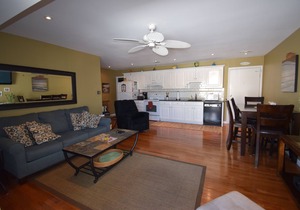 Located one very short block to the beach and Promenade