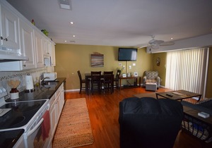 Located one very short block to the beach and Promenade
