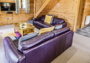 LODGE 21, family friendly, with hot tub in Llanbedr