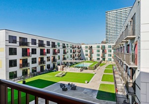 Lodgeur | Marvelous studio w/pool view | Midtown