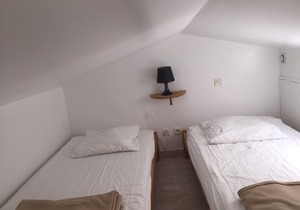 LODGING FOR 4 PEOPLE, 2 BEDROOMS, PRIVATE PATIO, HEATED SWIMMING POOL, PRIVATE PARKING