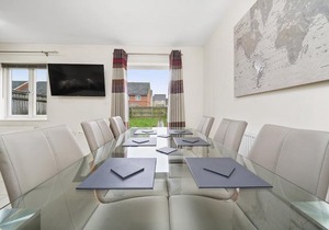 London Heathrow Living Holywell Serviced Houses - 3 and 4 bedrooms