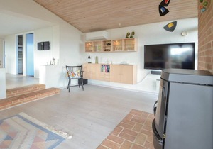 Look forward to a relaxing vacation in this cozy cottage with fantastic views of the fjord.