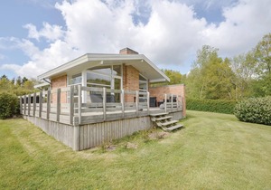 Look forward to a relaxing vacation in this cozy cottage with fantastic views of the fjord.