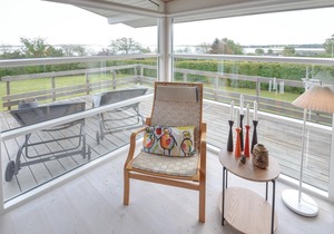 Look forward to a relaxing vacation in this cozy cottage with fantastic views of the fjord.