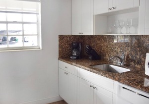 Look No Further! 2 Amazing Suites, Living Room and Full Kitchen, Outdoor Pool