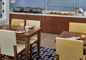 Look No Further! Free Breakfast, Free Parking, Pets Allowed