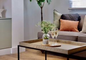 Lovely 1 Bed Apartment 2 minutes from the shops