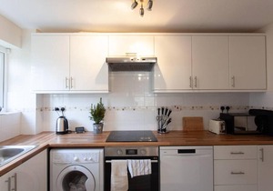 Lovely 2 Bed Apartment - Heart of Wimbledon