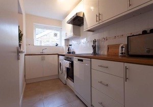Lovely 2 Bed Apartment - Heart of Wimbledon