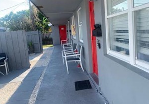 Lovely 2-bedroom 1-bath rental in Oakland Park FL