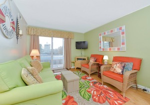 Lovely 2 Bedroom 2 Bathroom Ocean Block Condo with Outdoor Pool on 55th Street!